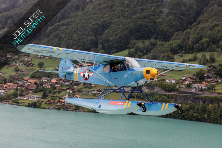 Piper Cub D-ERNC in der Luft über Bönigen.