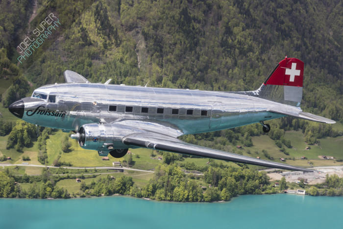 Douglas DC-3 der classic formation N431HM